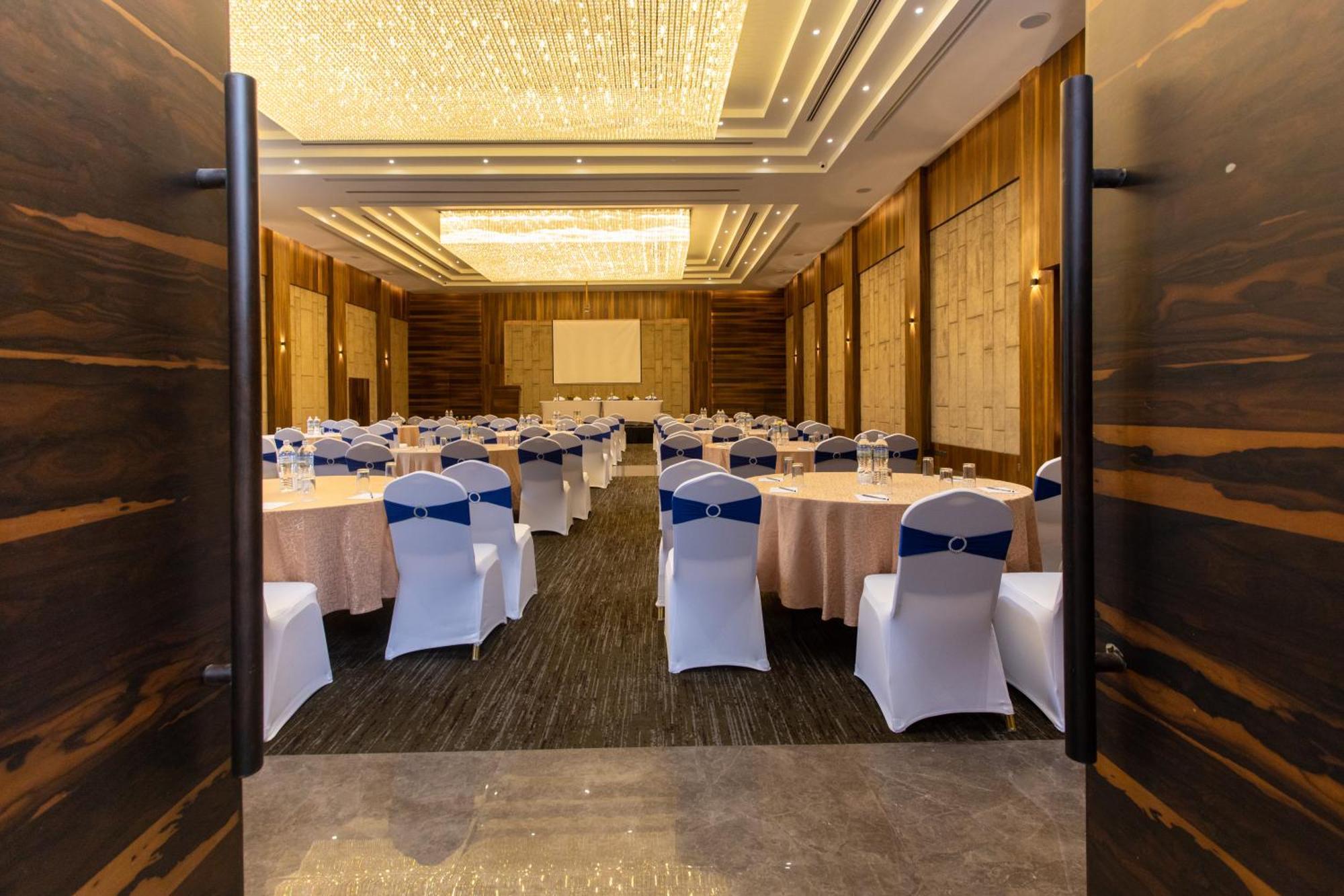 Grand Hotel Kathmandu Exterior photo