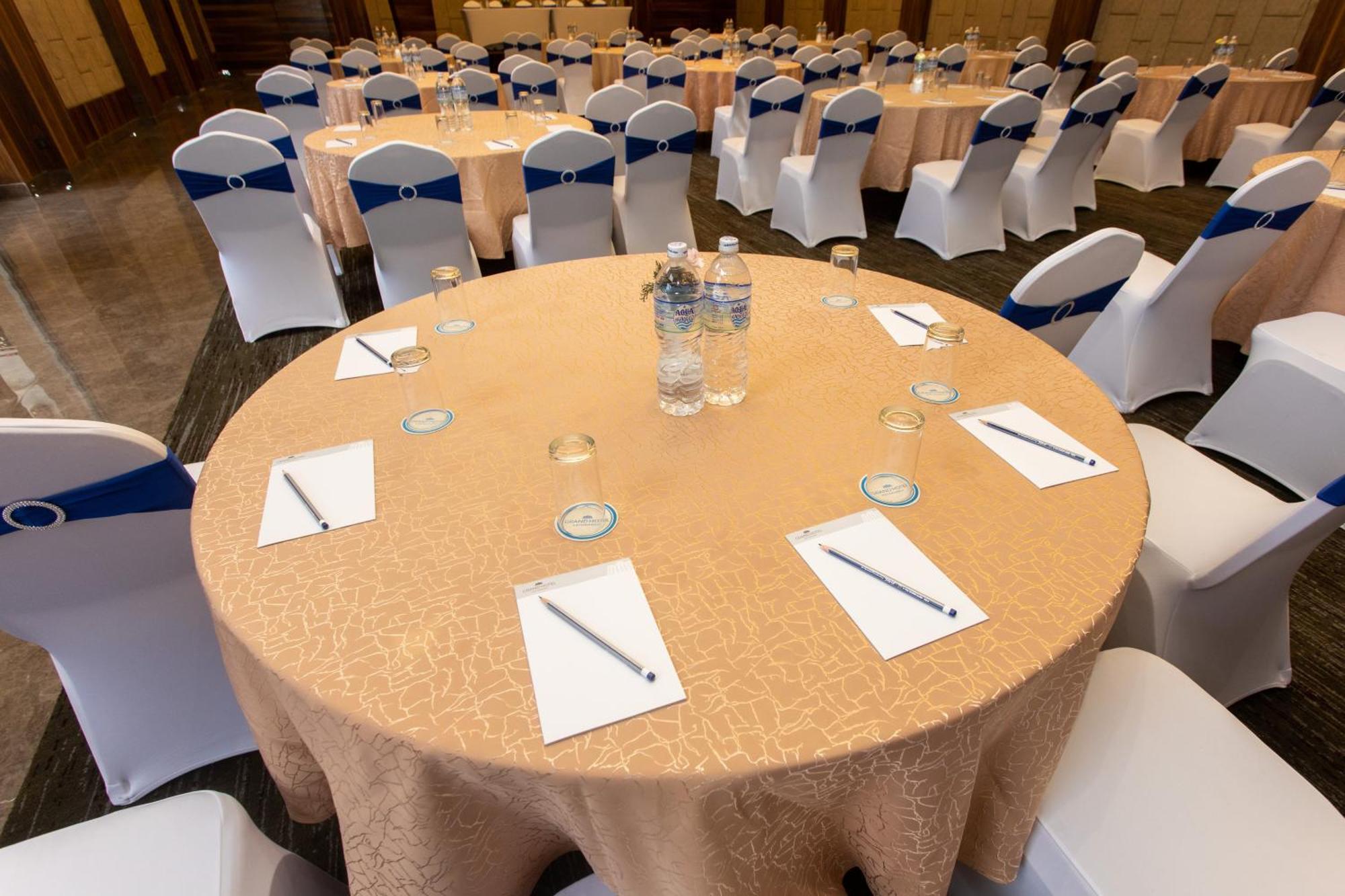 Grand Hotel Kathmandu Exterior photo