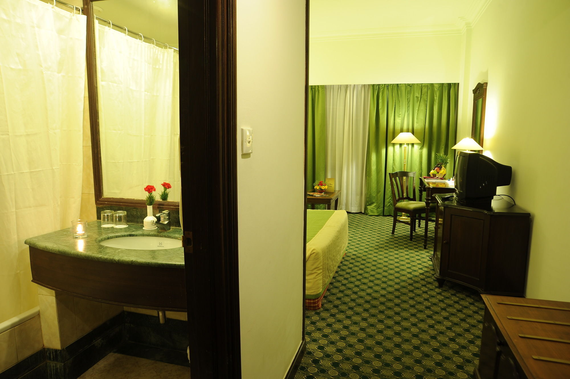 Grand Hotel Kathmandu Exterior photo